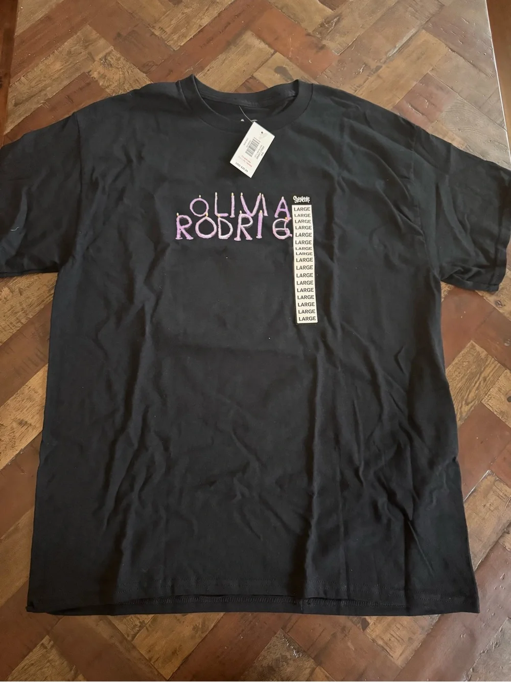 Olivia Rodrigo Guts Tour T-Shirt Women’s Size L Black Purple NWT - Picture 3 of 3